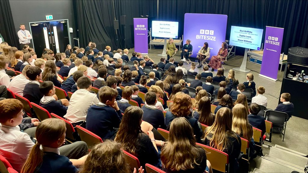 Picture of the BBC Bitesize panel in front of an audience of school children